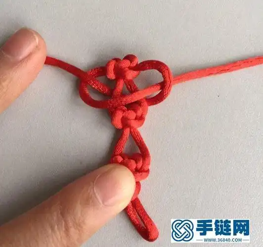 红绳心形手链,非常简单,只用了2种结法,就可以编出!附教程