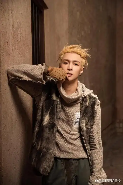 张艺兴的这些个人品质和早期经历,为他后来的演艺事业奠定了坚实基础