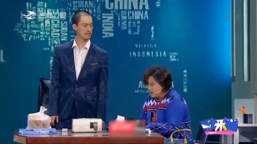 小品:上班迟到怎么办,一通操作把老板都看懵了,这个理由很强