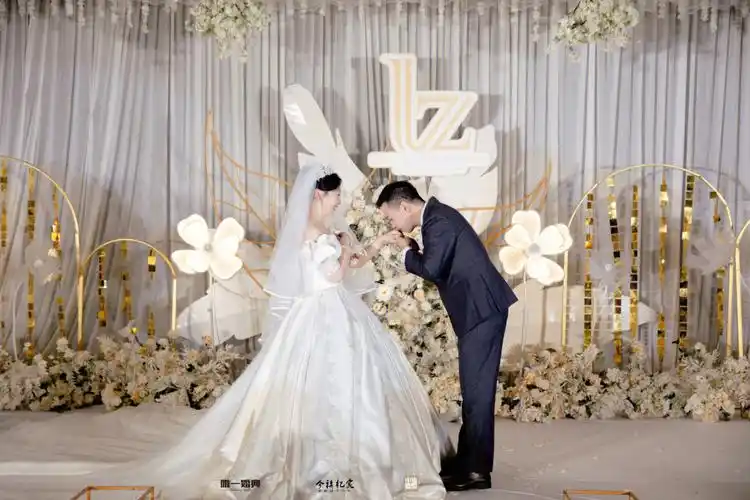 唯美大气香槟色婚礼现场照片