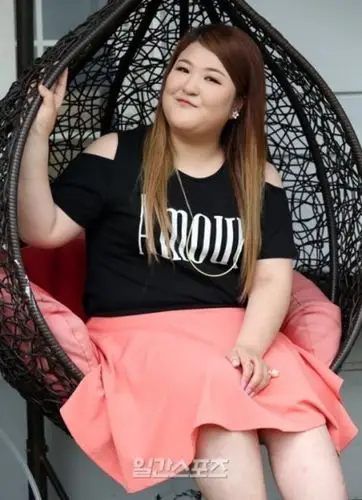 李国珠 一个胖胖美好的姑娘.