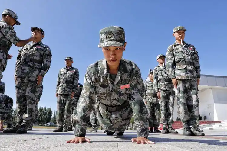 好男儿要当兵 (2019年八月入伍前的集训) 魏东摄影作品