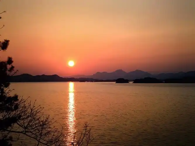 千岛湖的落日余晖