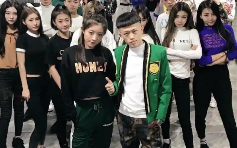 牌牌琦社会摇 上学时早期经典 携手爱徒