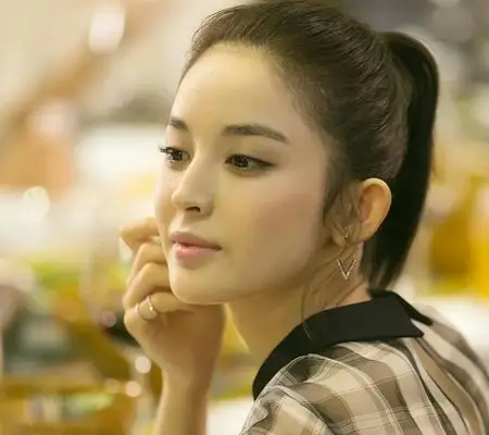 女明星剃后脑勺扎马尾