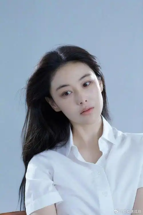 张馨予的清透感妆容看起来非常漂亮