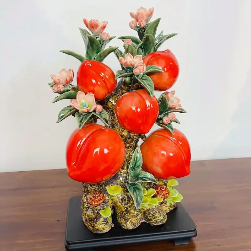 这款石湾公仔寿桃摆件真的很漂亮,手工陶瓷制作,每个细节都非常 - 抖