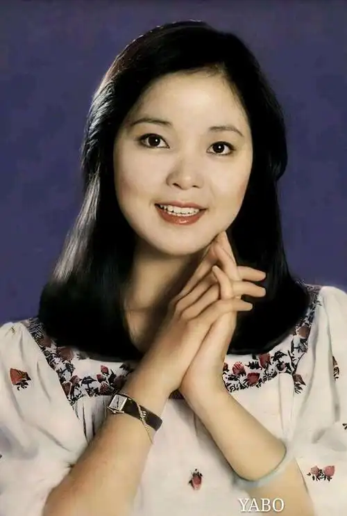 邓丽君美吗?艺术家庄奴曾这样评价她!致邓丽君逝世28周年