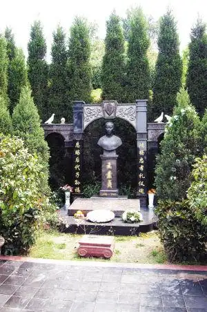 重庆华夏陵园一售价达188万元墓地,被称为"重庆最牛公墓"(4月2日摄).