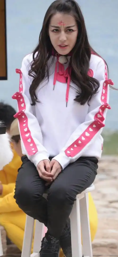 迪丽热巴跑男生图