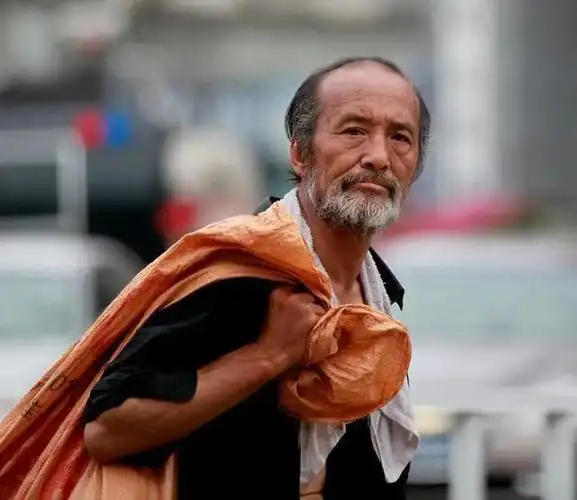 我孩子至少有12个|流浪汉|乞丐|乞讨|村支书_网易订阅