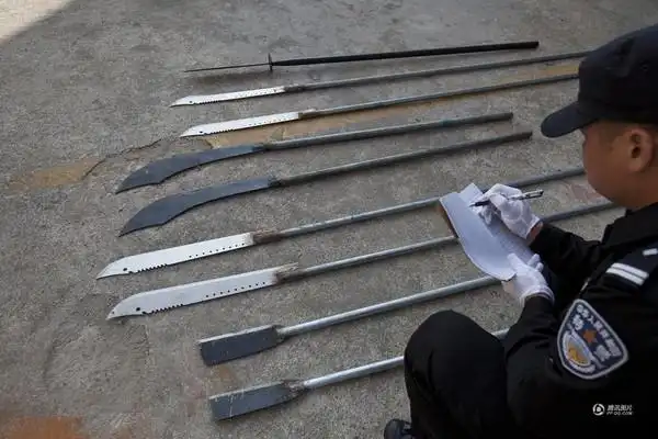 俗话说武功再高,也怕菜刀不过你们是来搞笑的嘛关公的刀是你们这些小