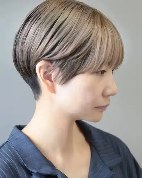 士发型剪来剪去,我的最爱还是推后脖短发,利落时尚有质感