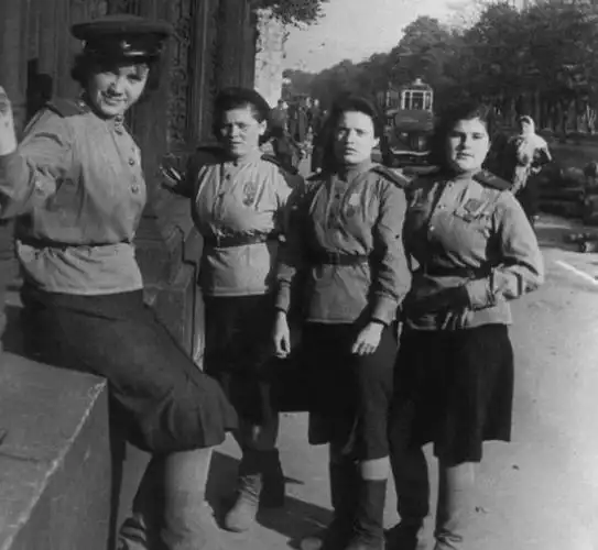 二战时期德军中有一群国防军女助理她们在战争中是什么角色