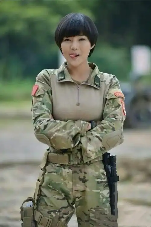 《特种兵之火凤凰》里的田果,从村姑蜕变成女神,如今戏约不断_腾讯