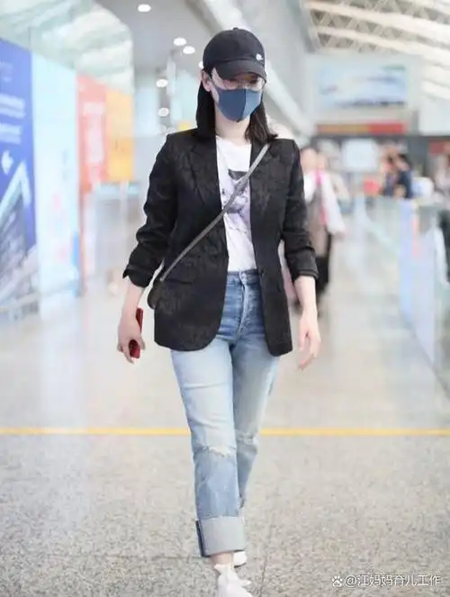 42岁陈数太会穿!豹纹西装配t恤,率性潇洒不见中年沧桑