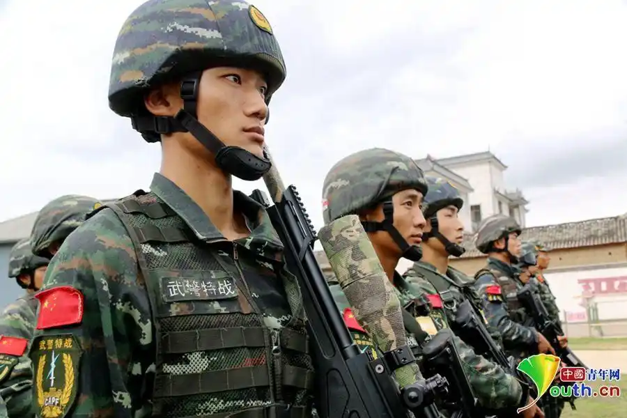武警北京总队某支队盛夏开训 40度高温下汗如雨下