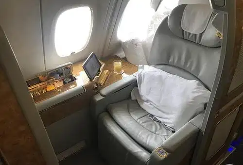 百人染病谣言太夸张它家的飞机头等舱豪华到普通人根本不敢想