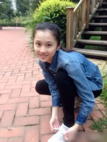 "谋女郎"张慧雯一字马系鞋带 网友称奇葩女子(图)