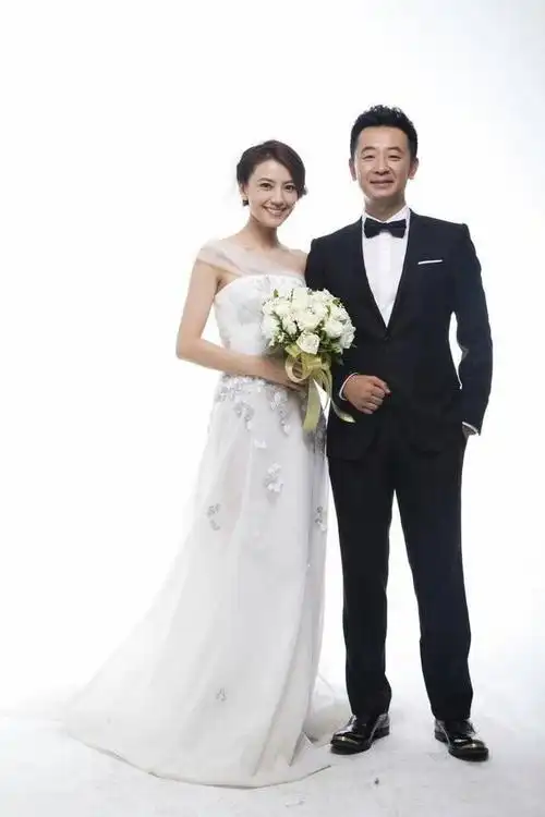 黄海波终于露面当年事情没有那么简单发22条微博说明情况