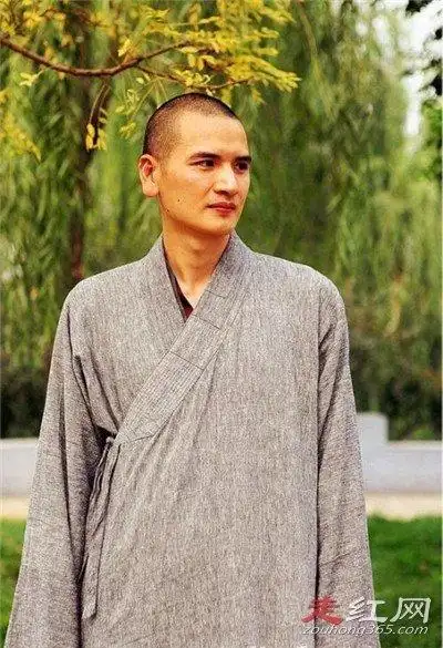 最帅法师释明心的出家因缘出家前的照片和现在差不多