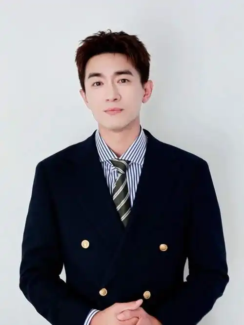 林更新晒近照状态惊人,网友却被他的评论区笑死|林更新|近照|画风