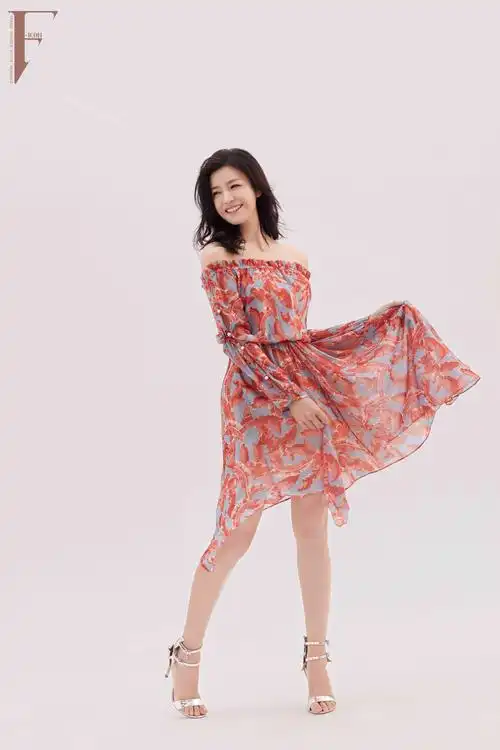 陈妍希暖系大片曝光沁甜逸美定格时光