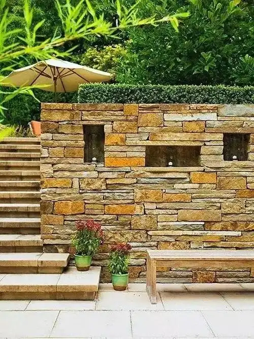 粗狂的垒石围墙,现代庭院中的原始气息