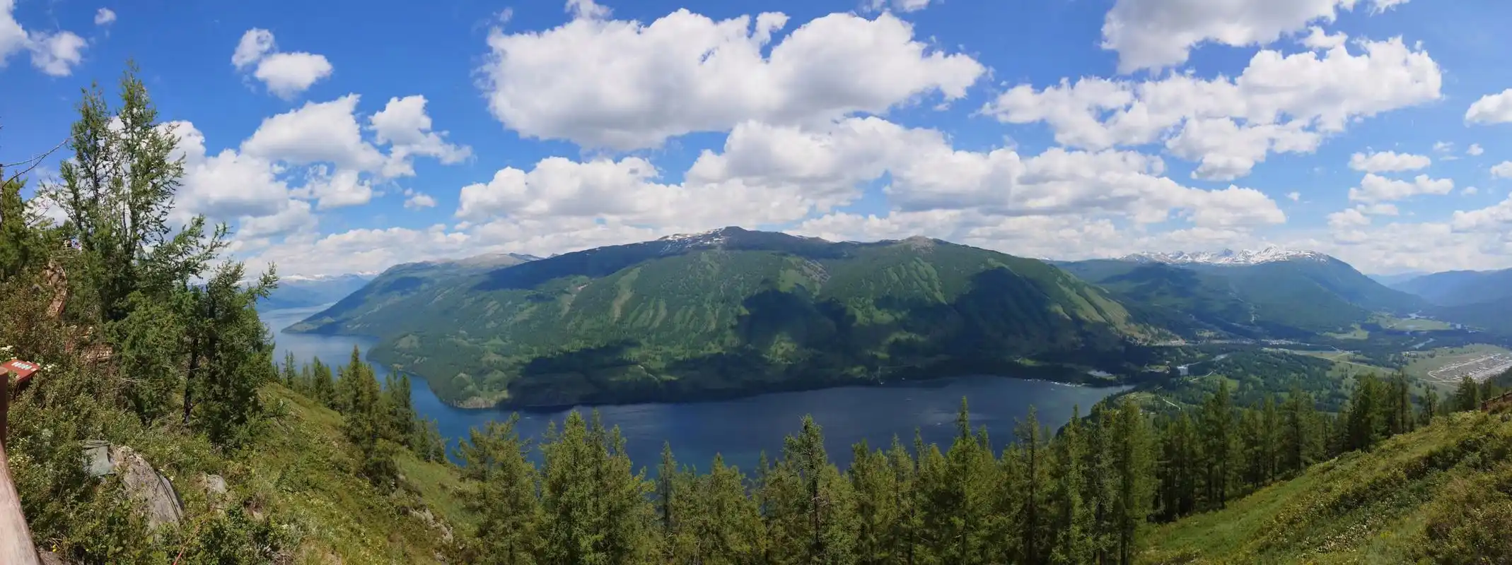 蓝天白云,青山碧水,雪山阳光,相伴自然,1068级观鱼台,纵览喀纳斯.