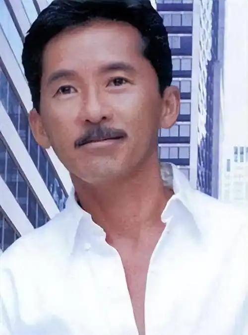 铁肺歌王林子祥:33岁嫁伯乐,48岁背叛妻子,二婚再娶小14岁娇妻_吴正