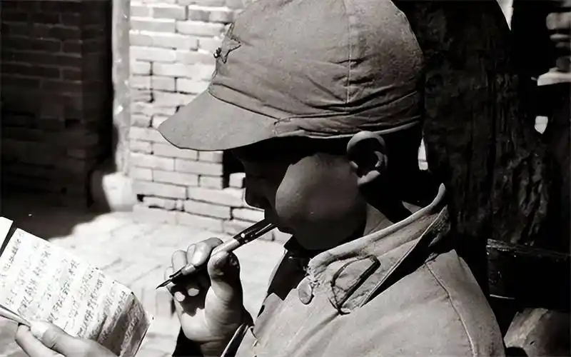 小战士落入马匪手中,临刑前说哭马匪,救自己一命_张金龙_军官_孩子