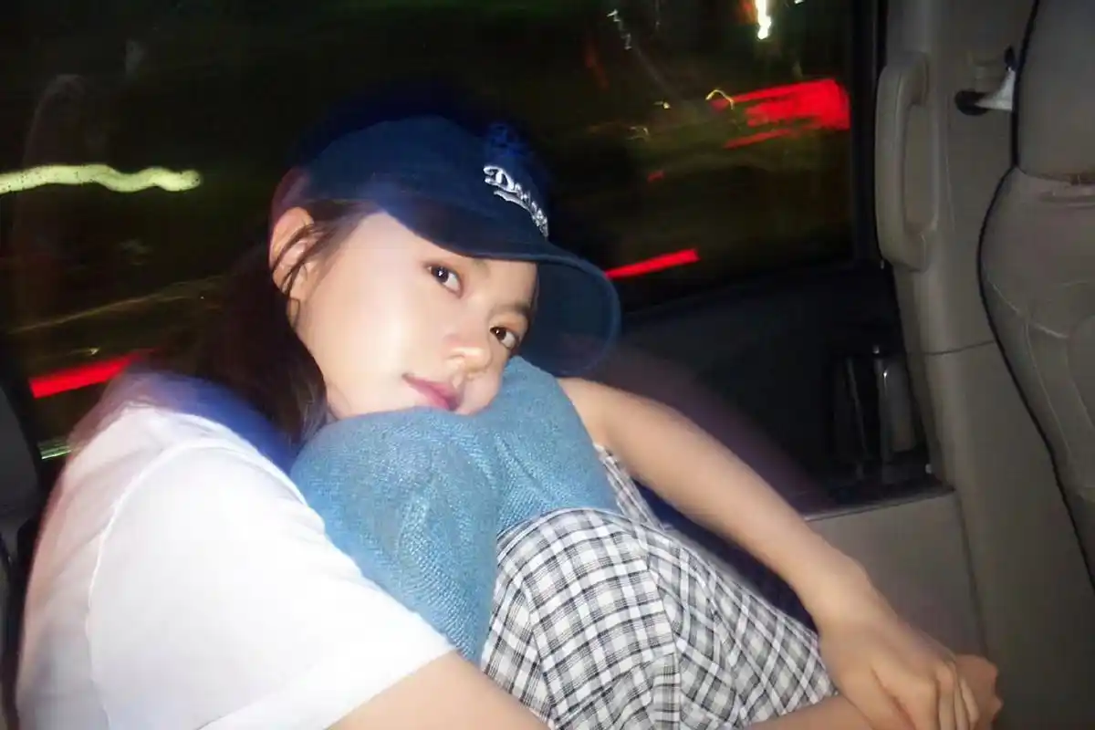 叶璇现在不演戏,就靠直播和卖书挣钱. 2.