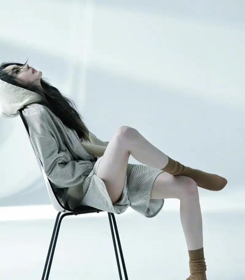 时尚大片穿搭不够"日常"?杨幂打破这一魔咒,平时穿自然又时尚