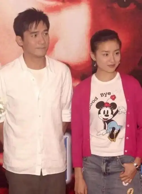 被梁朝伟送手镯带走其跟随多年的助理董洁和梁朝伟是何关系