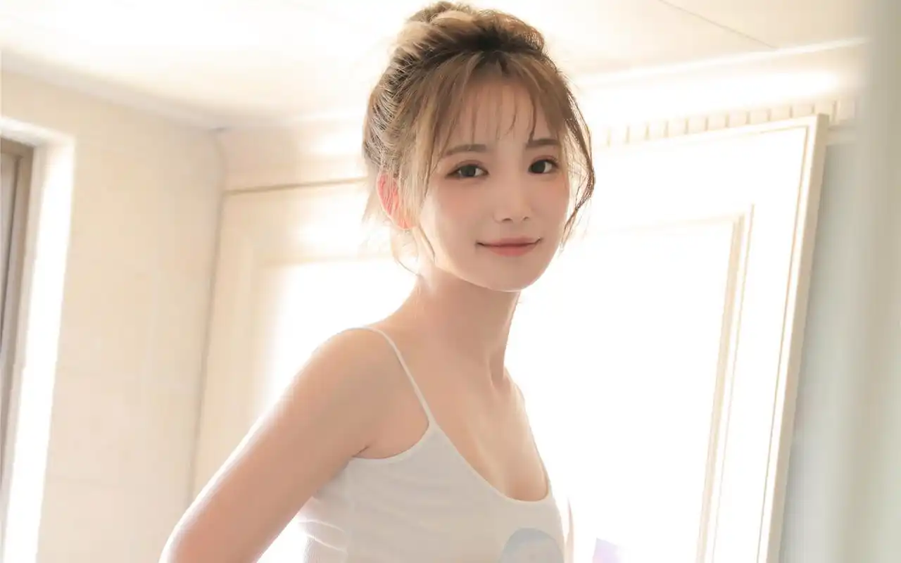 居家美女清爽干净写真图片桌面壁纸