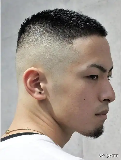 脸大脸宽的男生适合什么发型图片,金秋第一波帅气男发来了,简单时尚