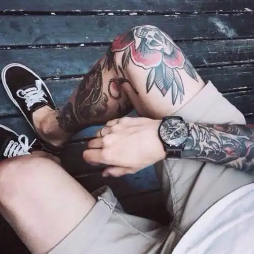 四肢纹身猛男头像