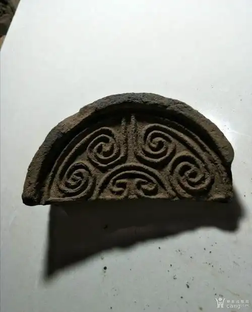 汉少见的云纹半瓦当