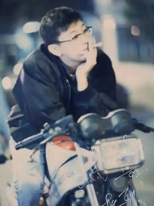 原来不戴墨镜的王家卫长这样##繁花##繁花 偷心##王家卫到底花了多少