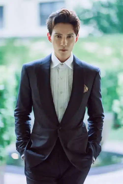 徐正溪魅力养眼活动写真图片