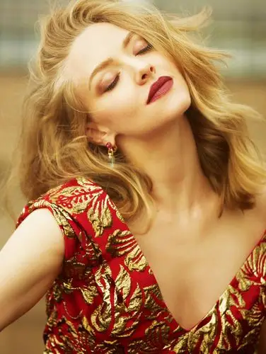中国版《elle》2016年九月刊找来了好莱坞女星amanda seyfried,此封面