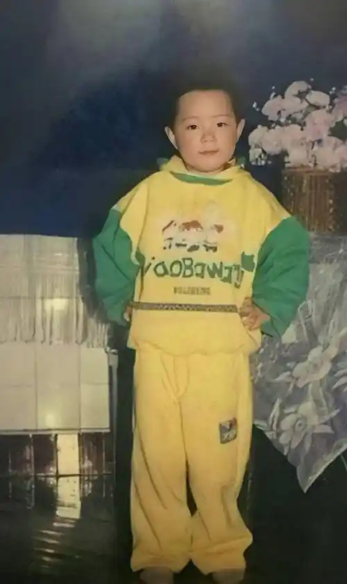 《斗罗大陆》人气流量持续飙升,他的童年照系列你肯定没见过_小时候