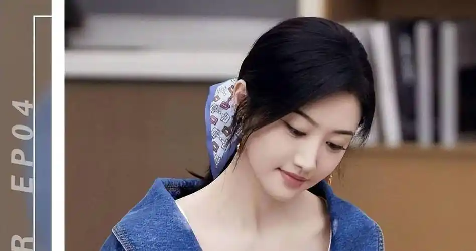 近日,曾被誉为"人间富贵花"的女星景甜在某综艺节目中因哭泣而被批评