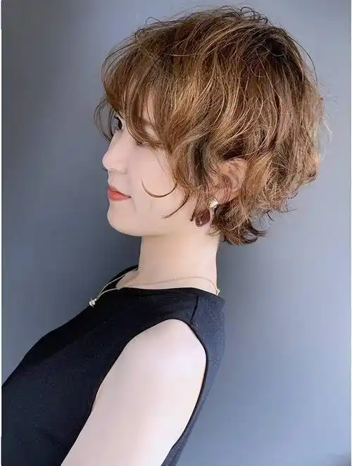 女人过了40岁,看看这三种短发,时尚显年轻_女性_发型_纹理