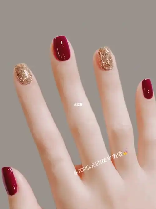 高级显白玫瑰红果酱红亮片跳色美甲 💅