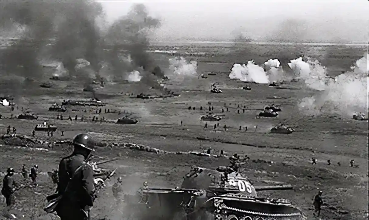 1981年,苏联五十万钢铁洪流震慑美国,两天后十万解放军集结华北