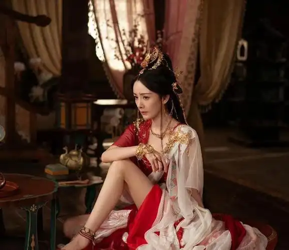 女演员长相很重要,看了50岁王艳的古装登场,才懂岁月不败真美人