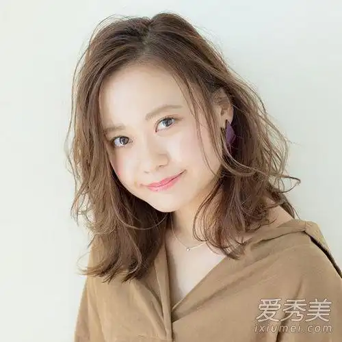 圆脸头发多适合什么发型圆脸适合什么刘海显瘦显脸长