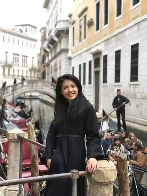 汤臣二少东汤珈铖与富二代传婚讯汤珈铖女友陈薇巧是谁