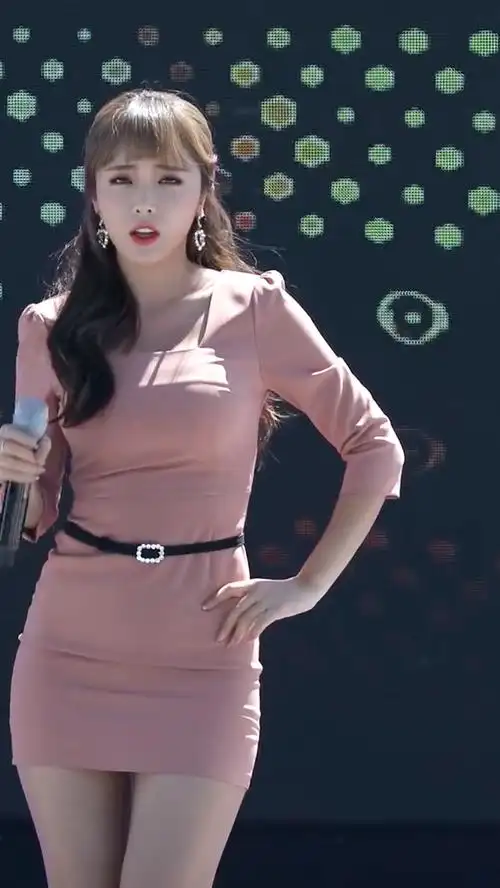 性感女神洪真英,身材火辣,轻轻一扭都能让人血管膨胀!